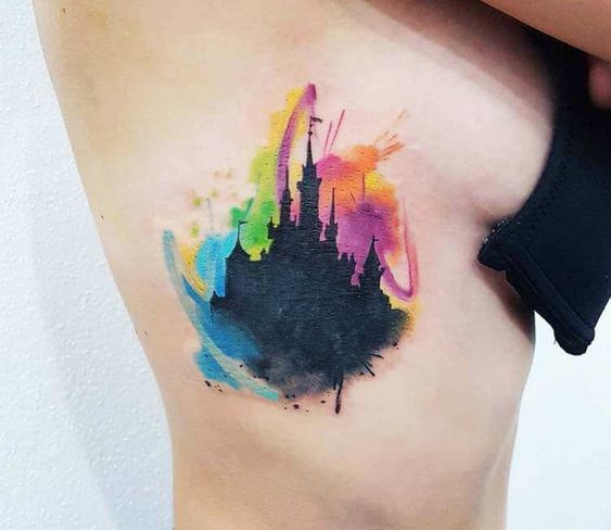 Tatouage Château Disney Noir Et Peintures Aquarelles Sur Les Côtes