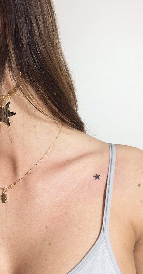 Tatouage étoile Noire Discrète Sur La Clavicule