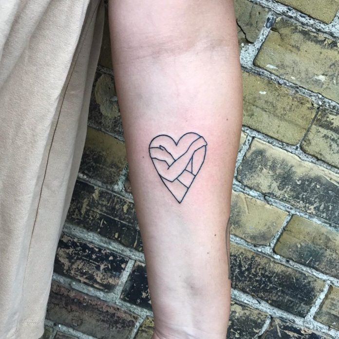 Tatouage Coeur Et Bras Sur L'avant Bras