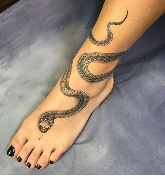 Tatouage Pied Avec Serpent Vert