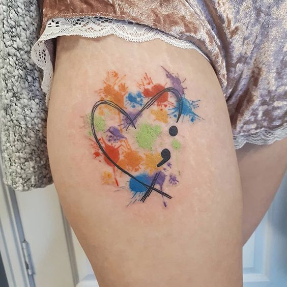 Tatouage Coeur Graphique Sur La Cuisse