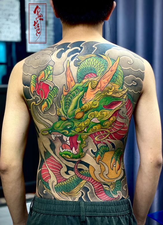Tatouage Dragon Japonais Vert Sur Le Dos