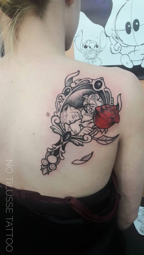 Tatouage La Belle Et La Bête Sur Le Dos