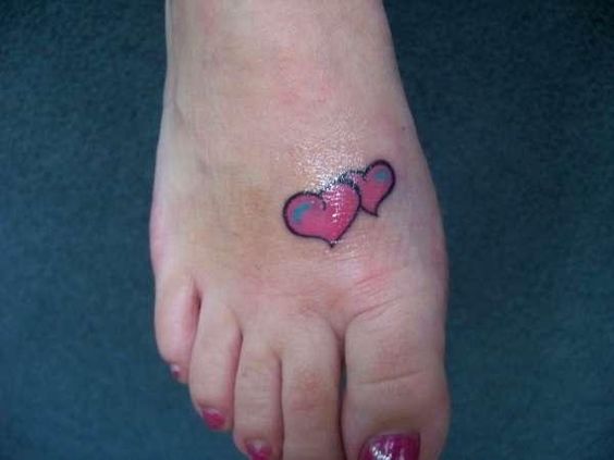 Tatouage Coeurs Roses Sur Le Pied