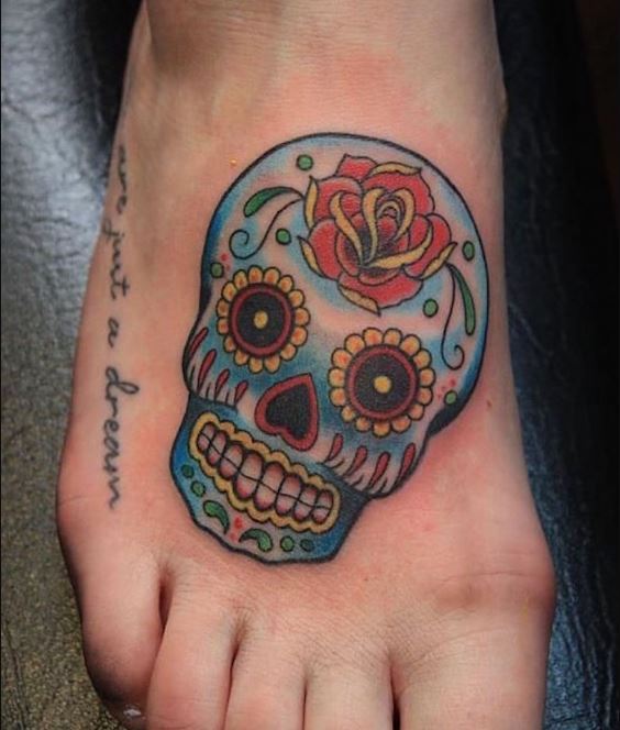 Tatouage Pied Avec Sugar Skull Bleu