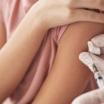 Adolescent Se Fait Vacciner