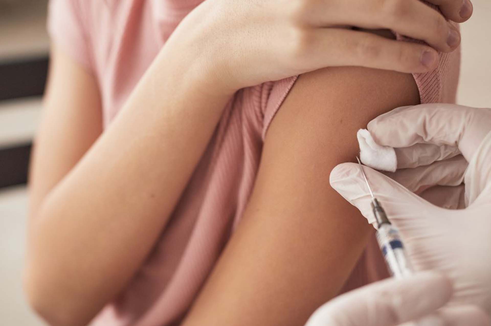 Adolescent Se Fait Vacciner