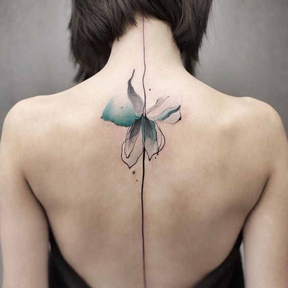 Tatouage Fleur Abstraite En Aquarelle Sur La Colonne Vertébrale