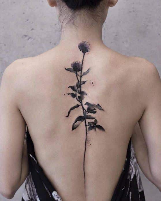 Tatouage Fleurs En Aquarelle Noire Sur La Colonne Vertébrale