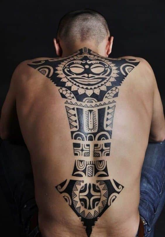 Tatouage Tribal Tikki Sur La Colonne Vertébrale