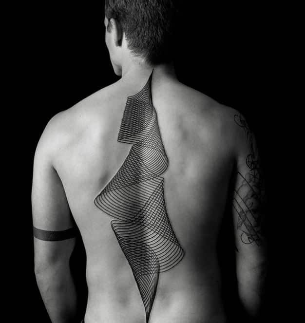 Tatouage Lignes Fines Géométriques En Spirale Sur La Colonne Vertébrale