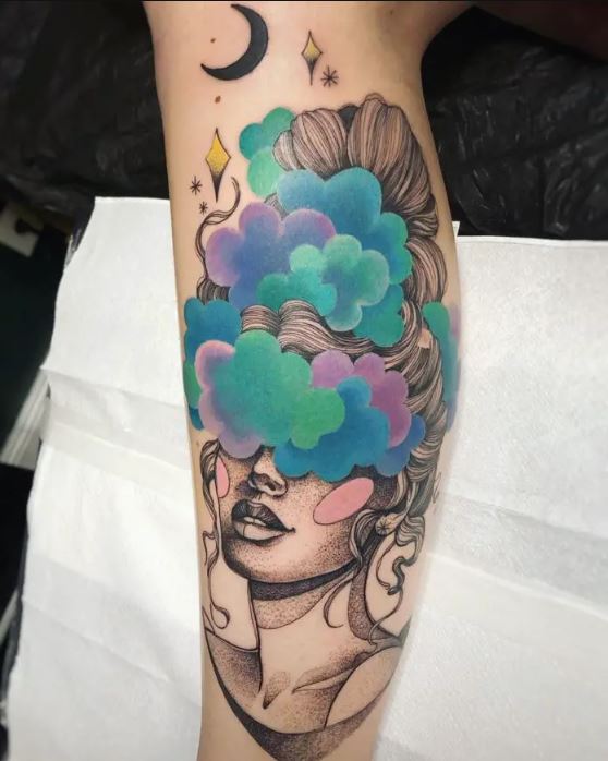Tatouage Femme Et Nuages En Aquarelle