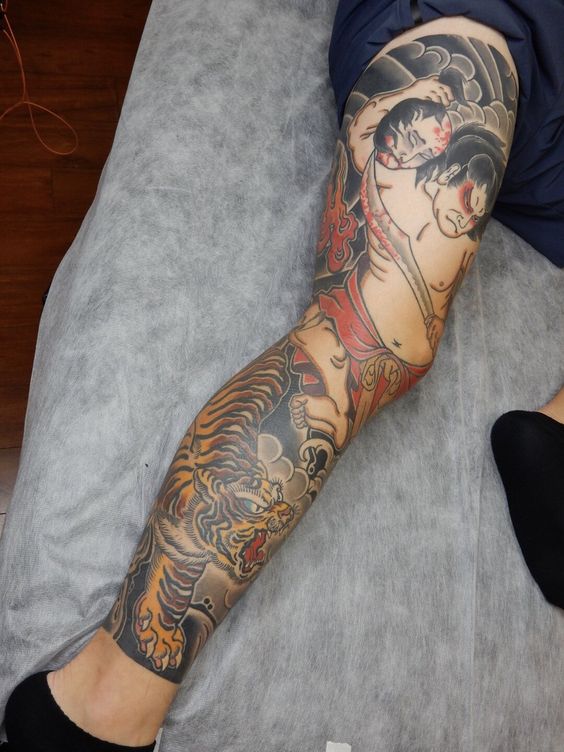 Tatouage Guerrier Et Tigre Sur La Jambe
