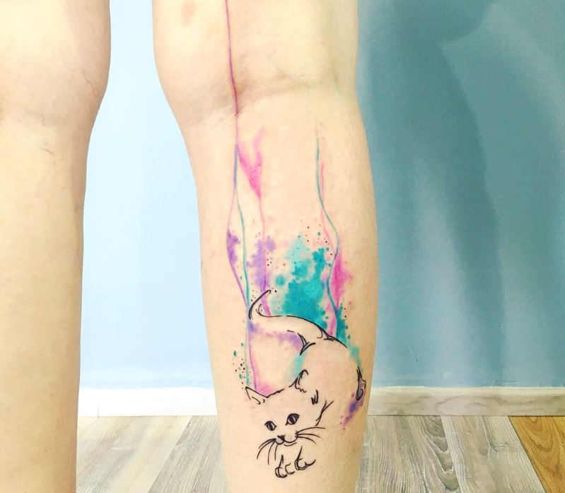 Tatouage Chat Blanc Et Aquarelle Sur Le Mollet