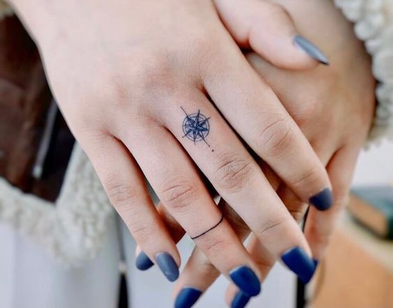 Tatouage étoile Marin Sur Le Doigt