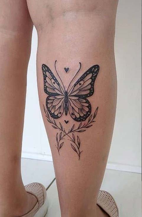 Tatouage Papillon Et Coeurs Discrets Sur Le Mollet