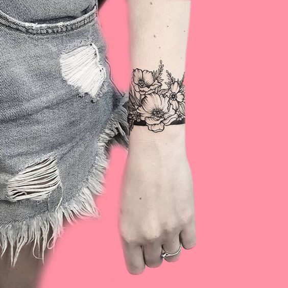 Tatouage Bracelet Fleurs Et Bande Noire