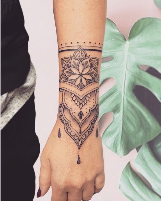 Tatouage Bracelet Mandala Et Dotwork