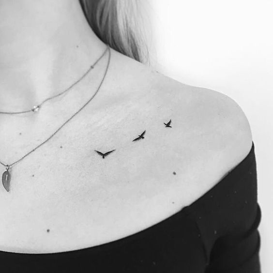 Tatouage Aigles Discrets Sur La Clavicule
