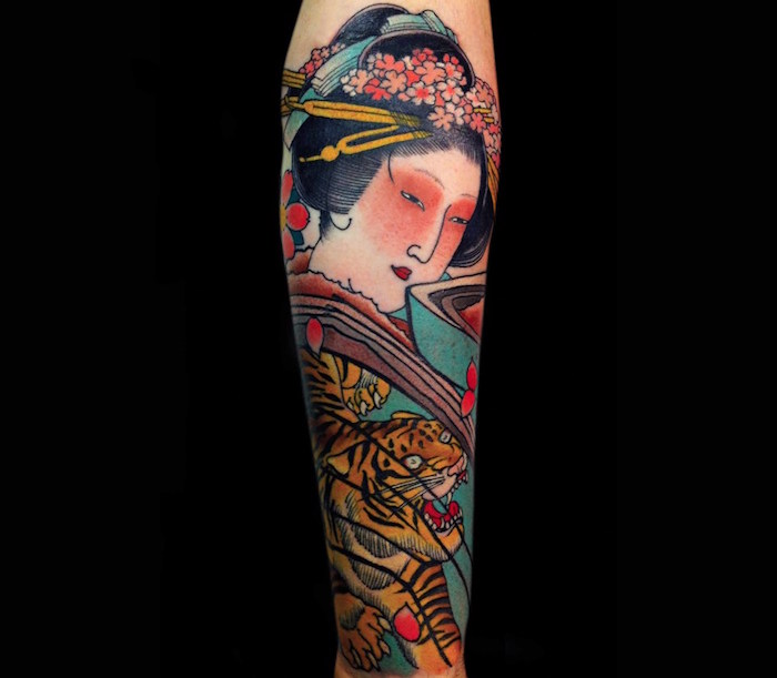 Tatouage Femme Japonaise Traditionnelle Sur L'avant Bras