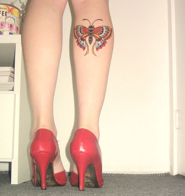 Tatouage Papillon Old School Sur Le Mollet