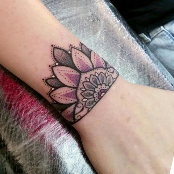 Tatouage Bracelet Mandala Noir Et Rouge