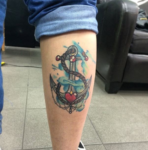 Tatouage Ancre Et Bijoux Old School Sur Le Mollet