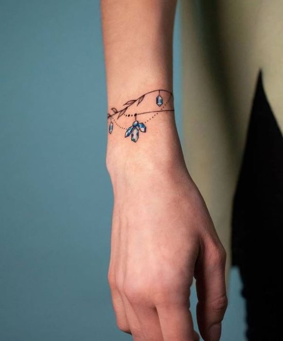 Tatouage Bracelet Avec Cristaux Bleus