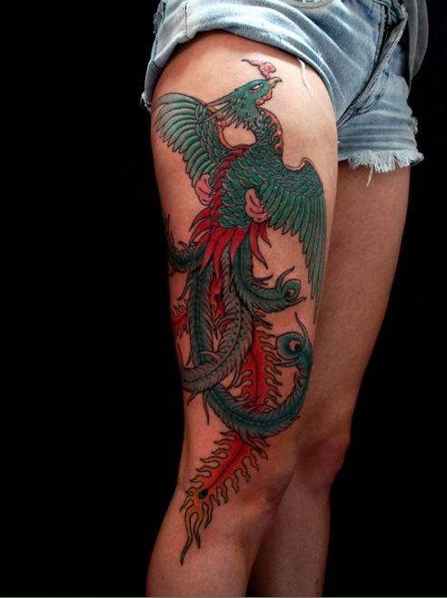 Tatouage Phoenix Vert Sur La Cuisse