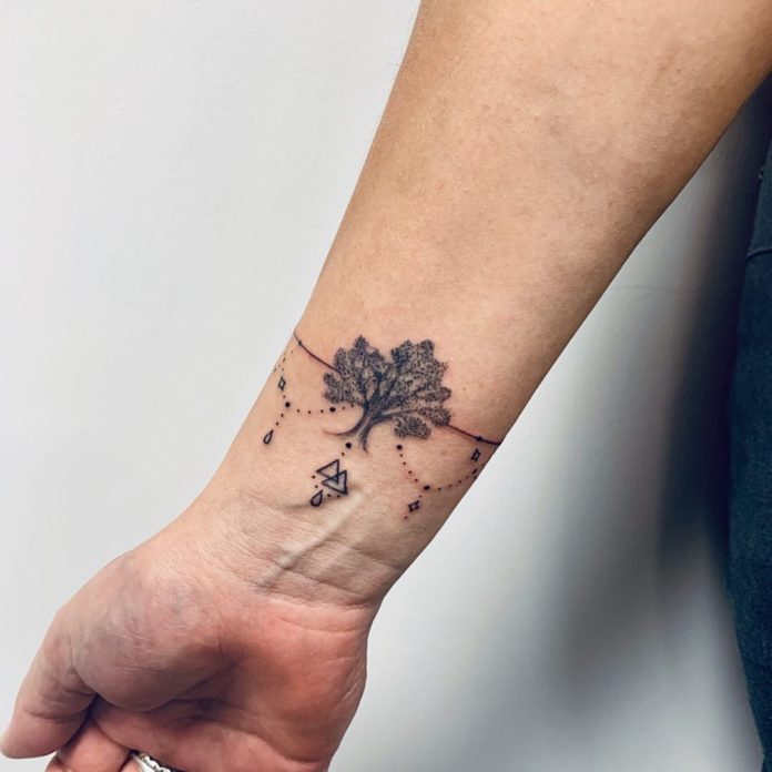 Tatouage Bracelet Avec Dots Et Arbre De Vie