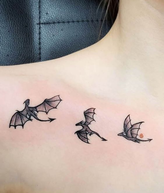 Tatouage Dragons Ailés Sur La Clavicule