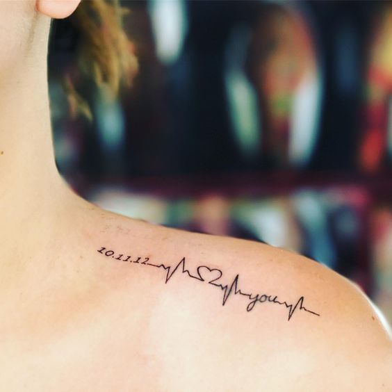Tatouage Date D'anniversaire Avec Motif I Love You Sur L'épaule