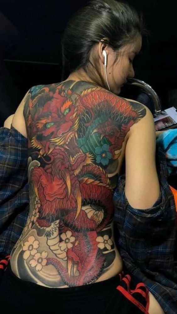 Tatouage Dragon Rouge Sur Le Dos