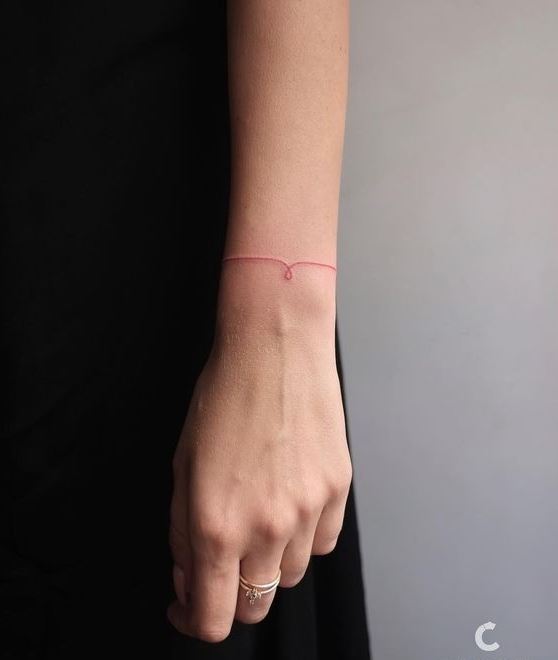 Tatouage Bracelet En Ligne Rouge Avec Boucle