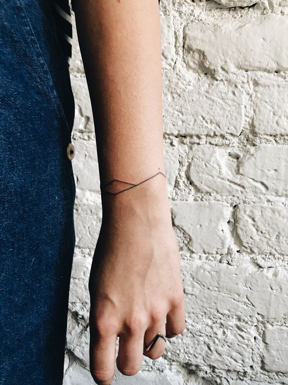 Tatouage Bracelet En Ligne Droite