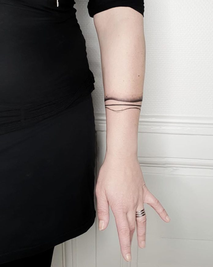 Tatouage Bracelet En Ligne Et Ombre Noires