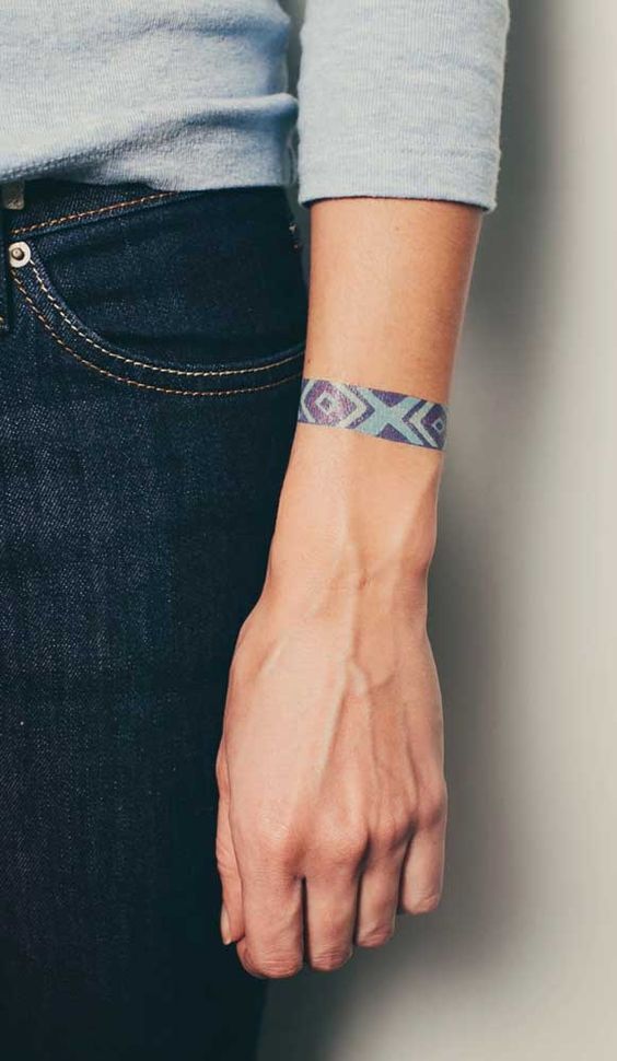 Tatouage Bracelet à Motif Géométrique Bleu