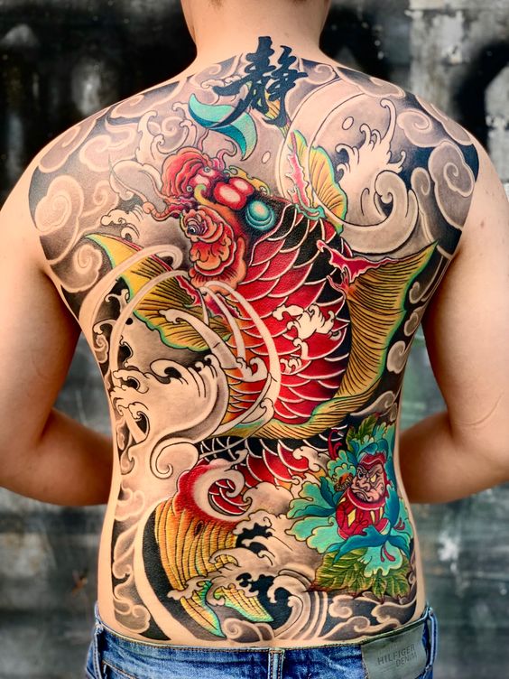 Tatouage Poisson Koï Rouge Sur Le Dos