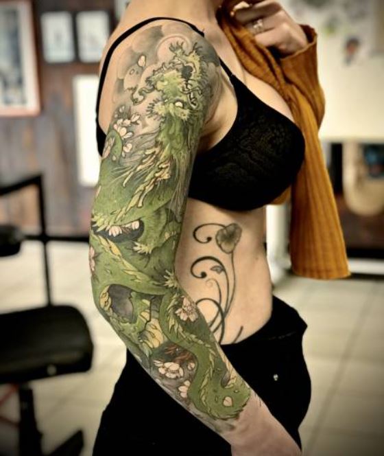 Tatouage Dragon Vert Sur Le Bras