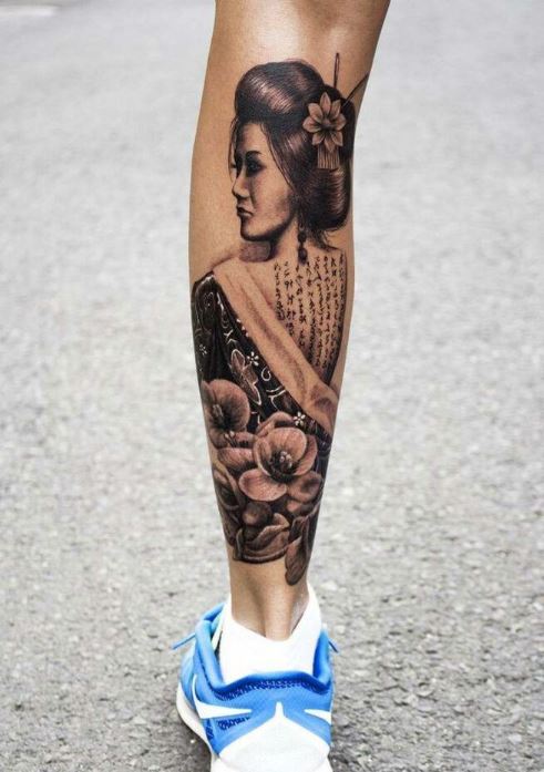Tatouage Femme Japonaise Réaliste Sur Le Mollet