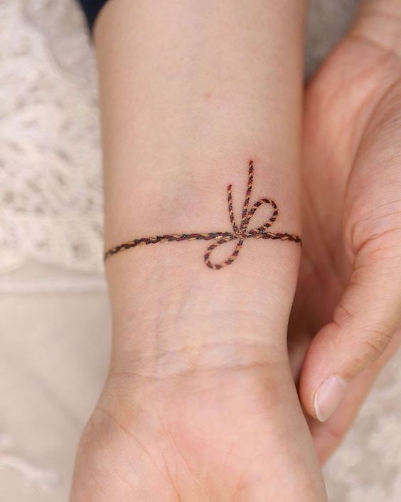 Tatouage Bracelet Tressé Avec Noeud