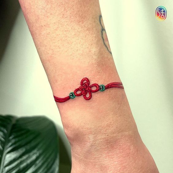 Tatouage Bracelet Rouge Avec Noeud