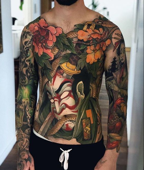Tatouage Tête, Katana Et Serpent Sur Le Ventre