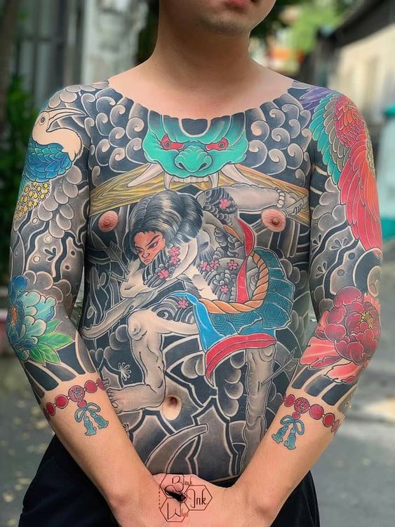 Tatouage Guerrier Tatoué Sur Le Ventre