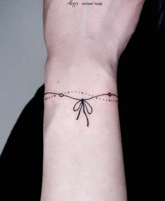 Tatouage Bracelet Minimaliste Avec Noeud