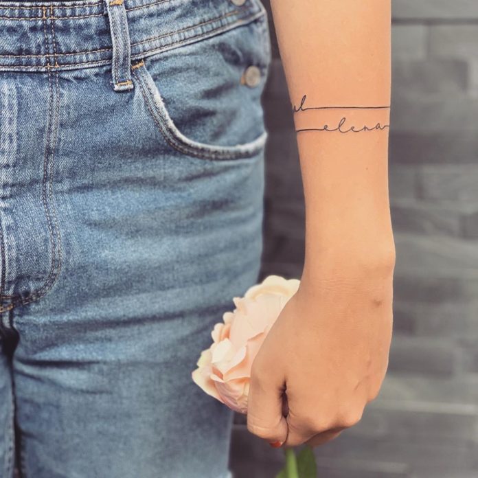 Tatouage Bracelet En Lignes Fines Avec Prénom