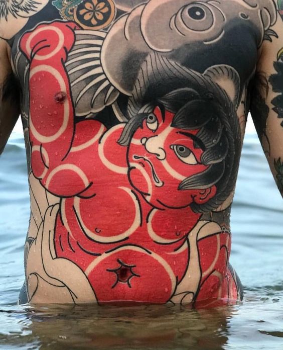 Tatouage Sumo Et Poisson Sur Le Ventre