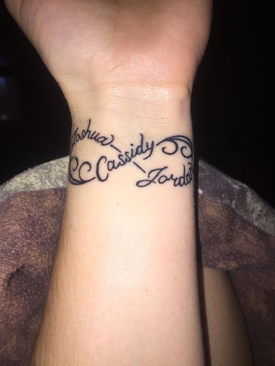 Tatouage Bracelet Avec Trois Prénoms