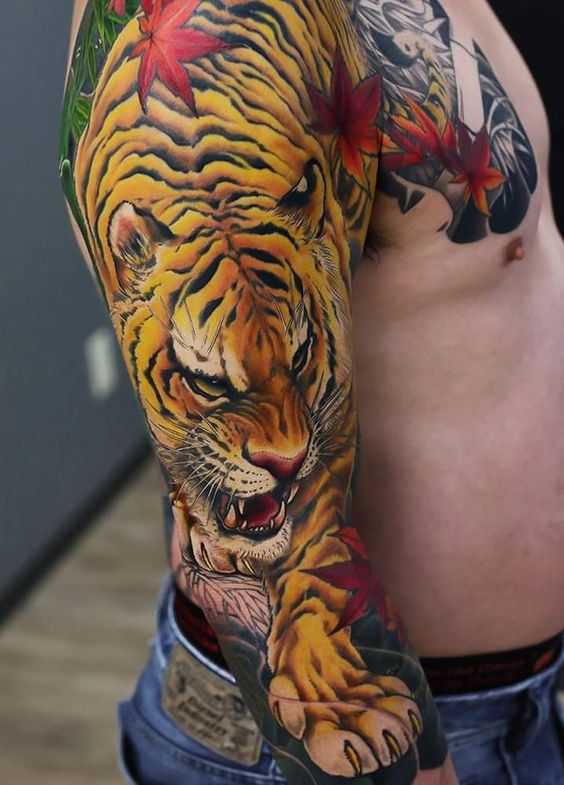 Tatouage Tigre Jaune Sur Le Bras