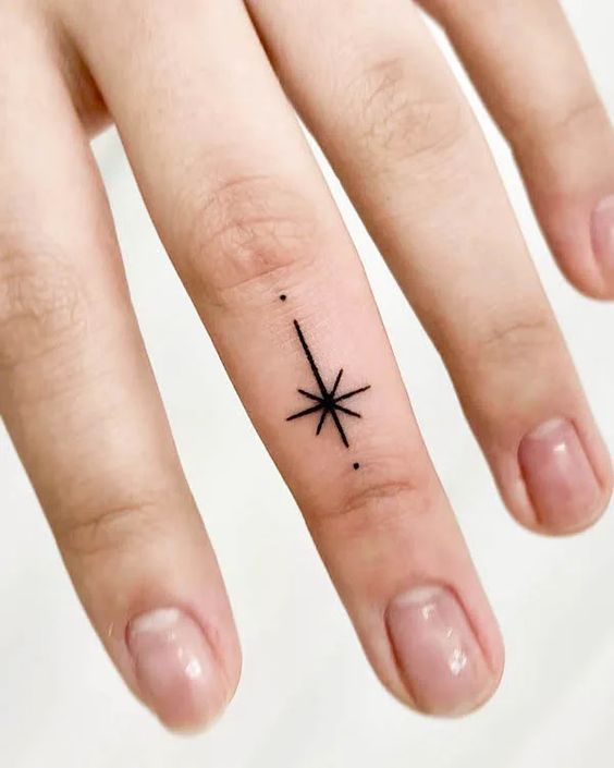 Tatouage étoile Minimaliste à Huit Branches Sur Le Doigt